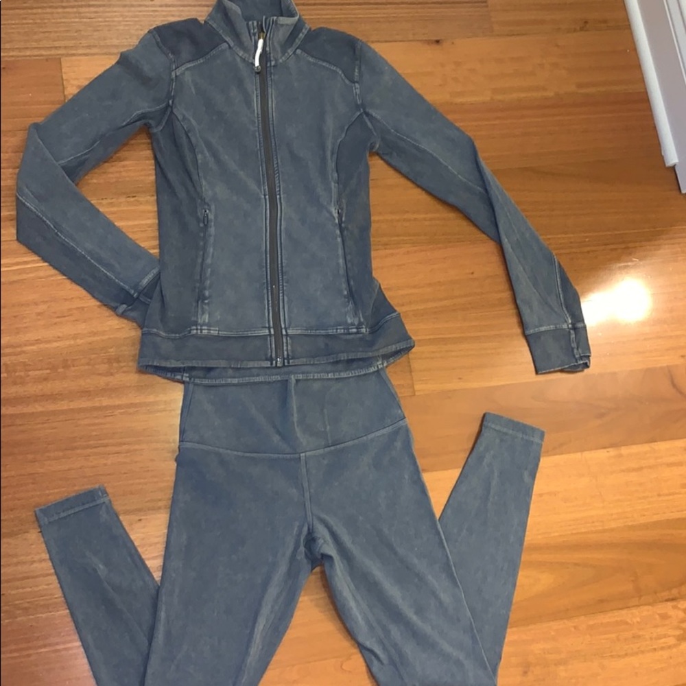 Woman’s Lulu lemon athletic distressed  yoga set